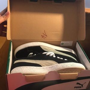 Suede black/white pumas